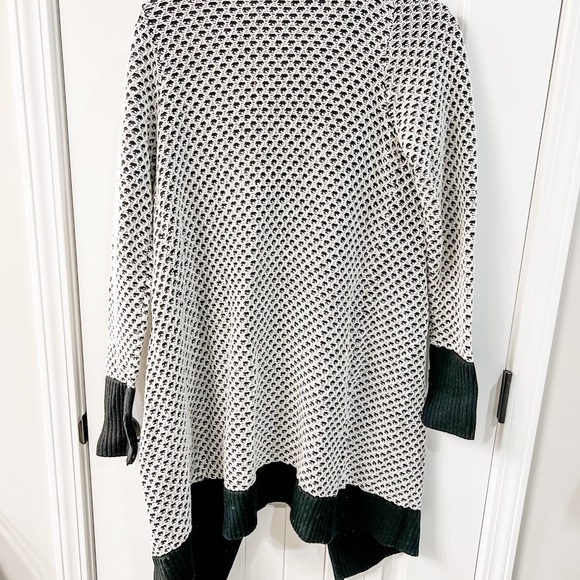 Kensie Black and White Fishnet Pattern Long Sleeve Sweater Cardigan Size Small - Picture 3 of 11